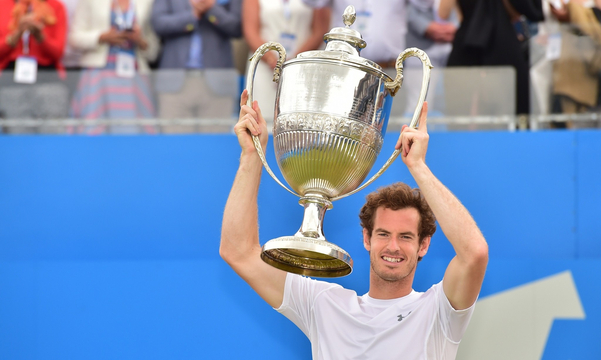 Britain's Andy Murray raises the winners trophy after beating South Africa's Kevin Anderson in the men's singles final match at the ATP Aegon Championships tennis tournament at the Queen's Club in west London on June 21, 2015. Andy Murray swept to a record-equalling fourth Queen's Club title with a majestic 6-3, 6-4 demolition of South Africa's Kevin Anderson in the final. AFP PHOTO / LEON NEALLEON NEAL/AFP/Getty Images